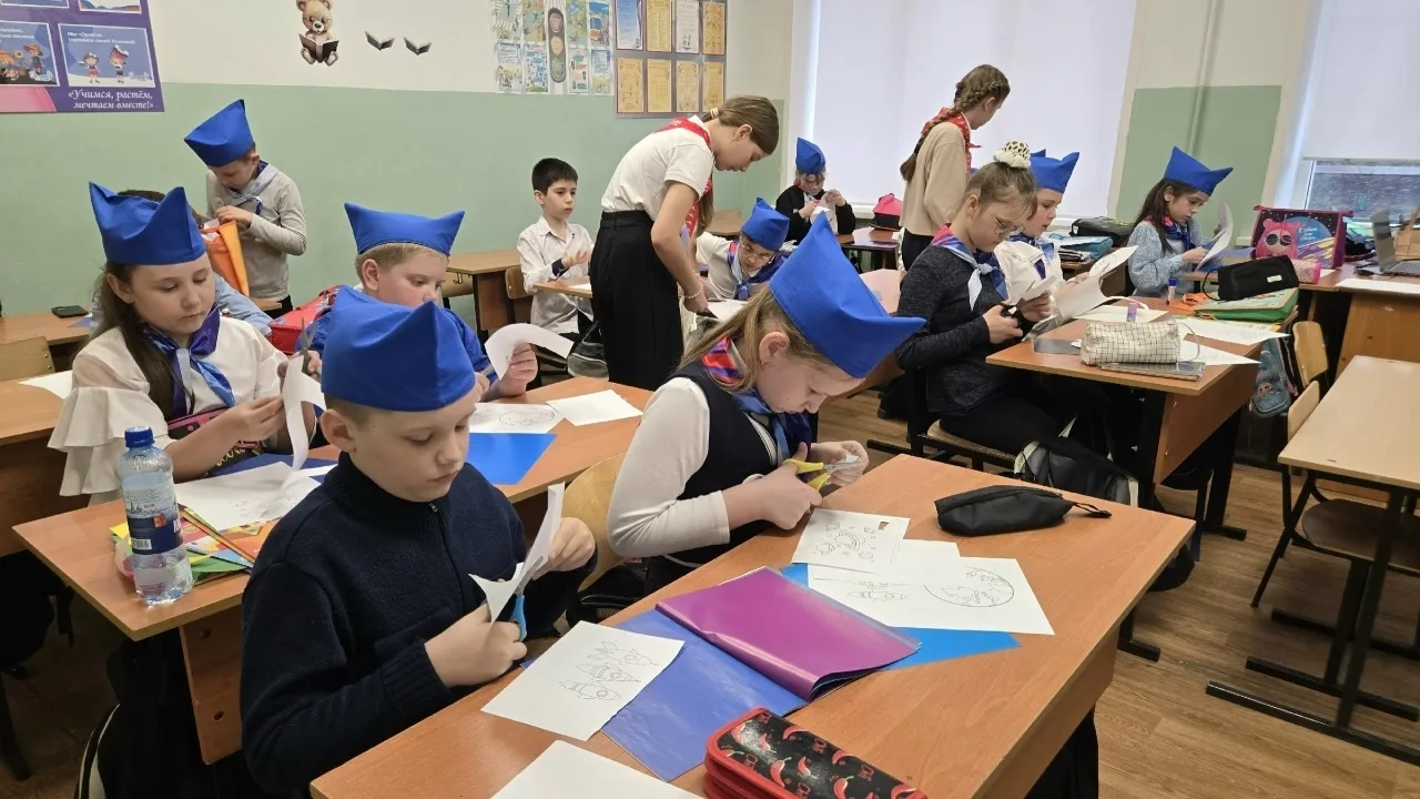 ✨ 14 апреля в 3 «В» классе прошло захватывающее занятие из цикла уроков «Орлята России» по треку «Ор