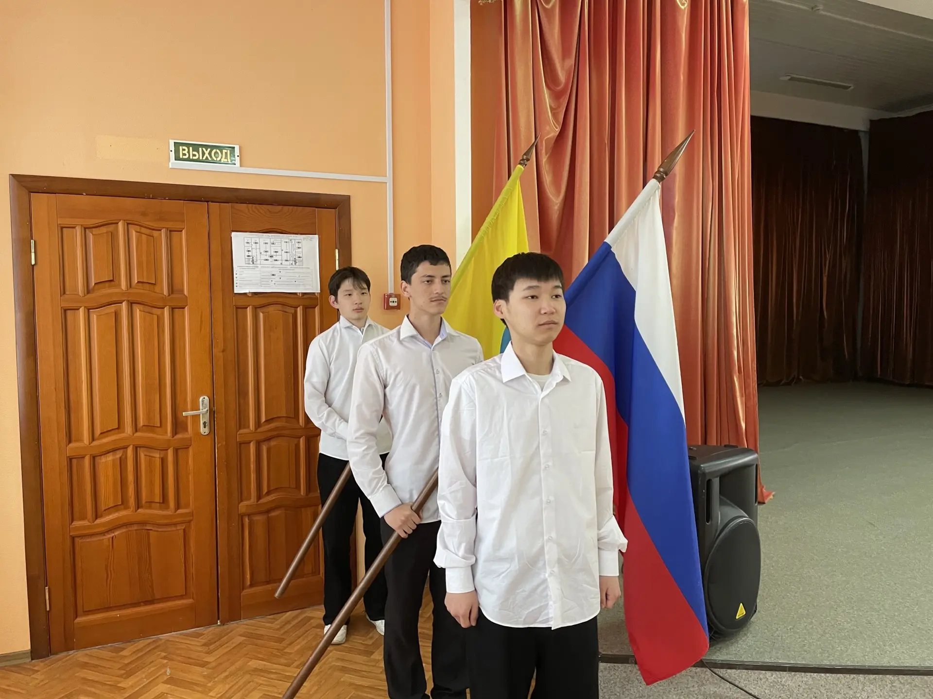 🏫 Торжественная линейка и открытие декады, посвящённой 81-й годовщине Великой Победы.