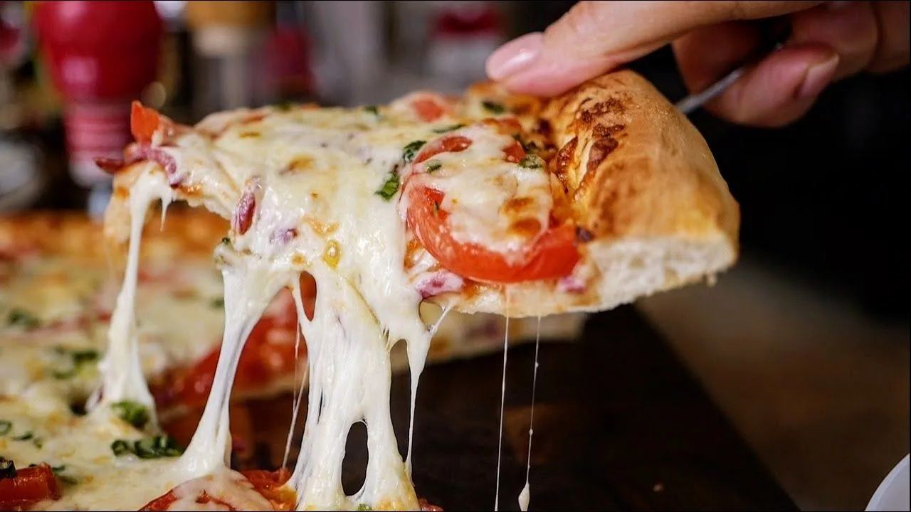 🍕 ПИЦЦА НАОБОРОТ на тонком тесте 🔄✨
А вы знали, что пицца может быть ещё интереснее, если переверн