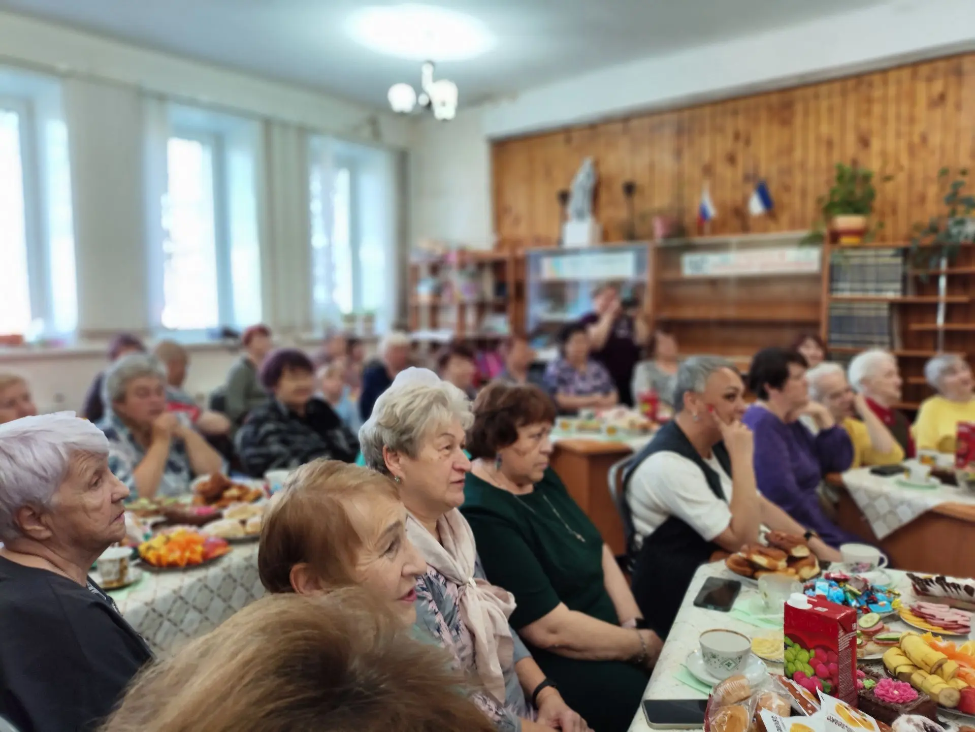 Сегодня в библиотеке Охотска состоялось празднование Дня пожилого человека.