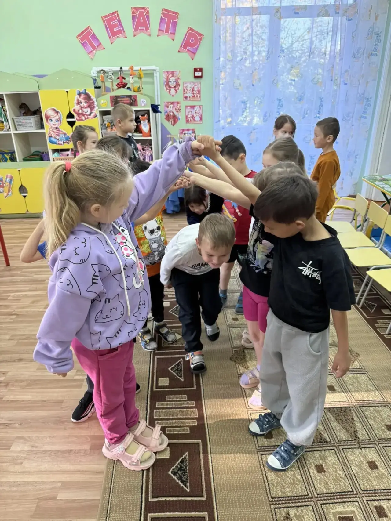 В подготовительной группе проведено занятие по социально‑коммуникативному занятию на те...