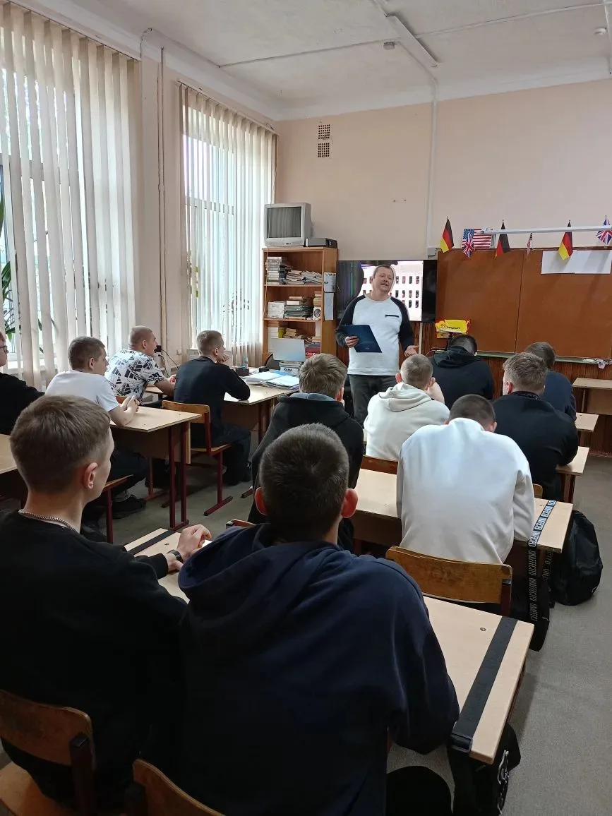 В рамках недели иностранных языков, в  Клинцовском филиале БТЭиР прошло открытое внеклассное занятие