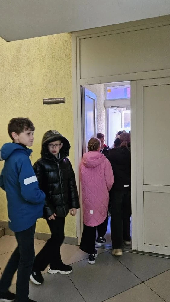 Сегодня на объектах нашей школы прошли Всероссийские учения по антитеррористической защищённости, на