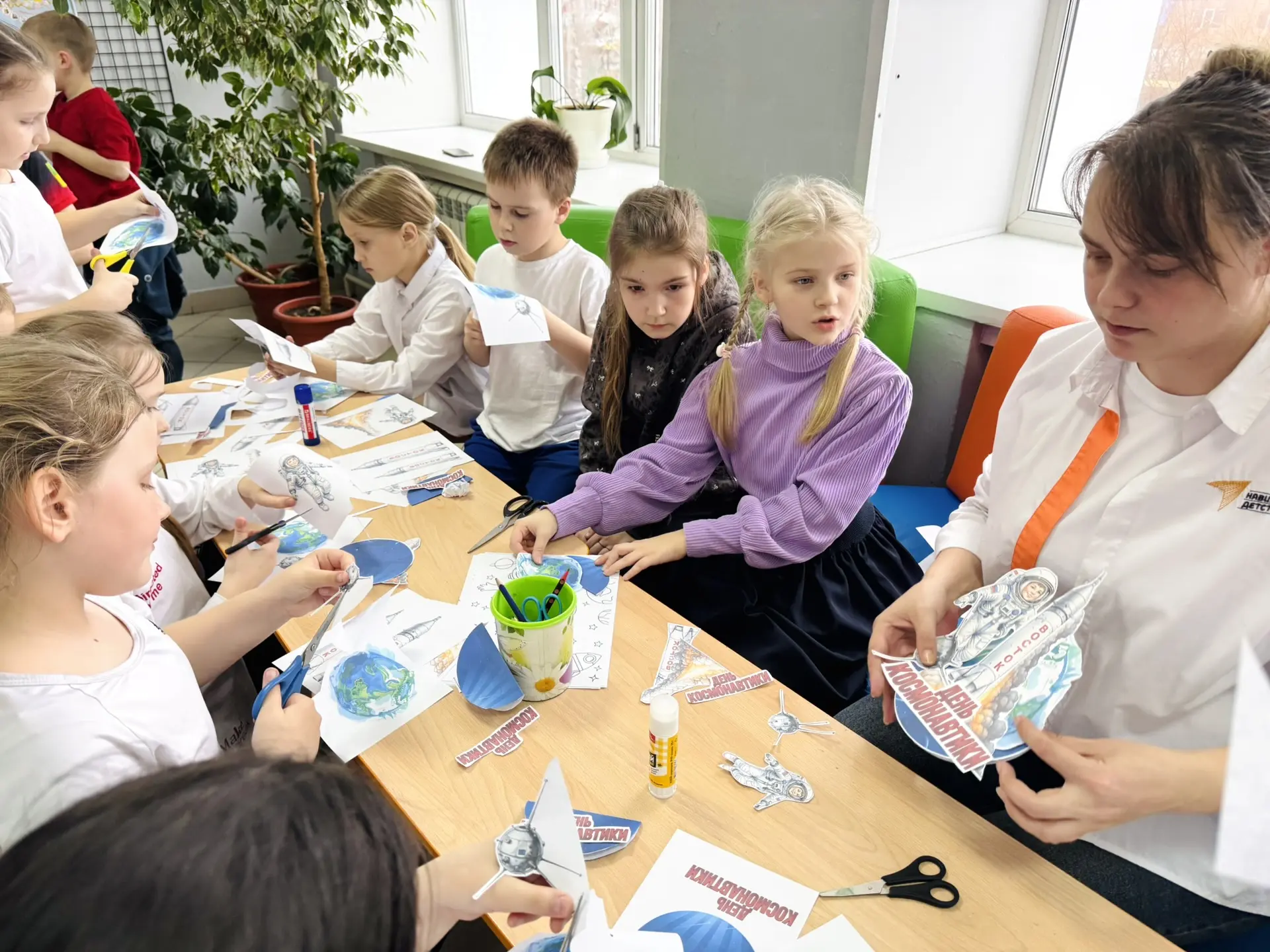 Звёздные перемены: космос своими руками 🚀✨  В преддверии Дня космонавтики в нашей гимназии даже пере