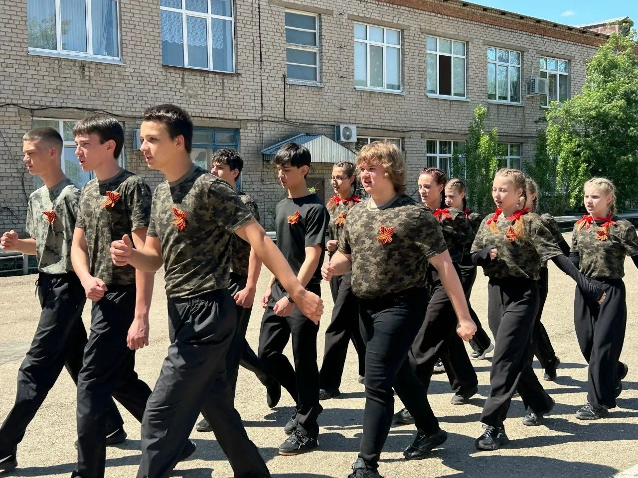 Смотр строя и песни «Красив в строю, силён в бою!»: второй этап позади!   20 мая в нашем колледже пр