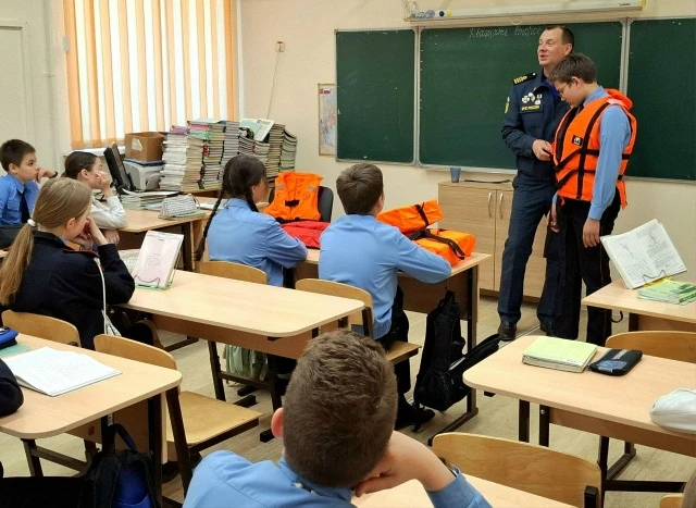 БЕЗОПАСНОСТЬ НА ВОДЕ - ПРЕВЫШЕ ВСЕГО! 📌22 мая столичную школу №6 посетил руководитель группы патруль