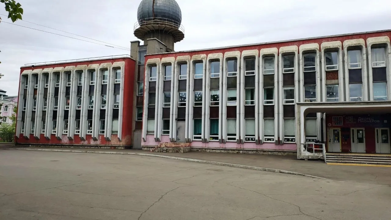 На капитальный ремонт Дворца пионеров на Каче выделили 1,2 млрд рублей.