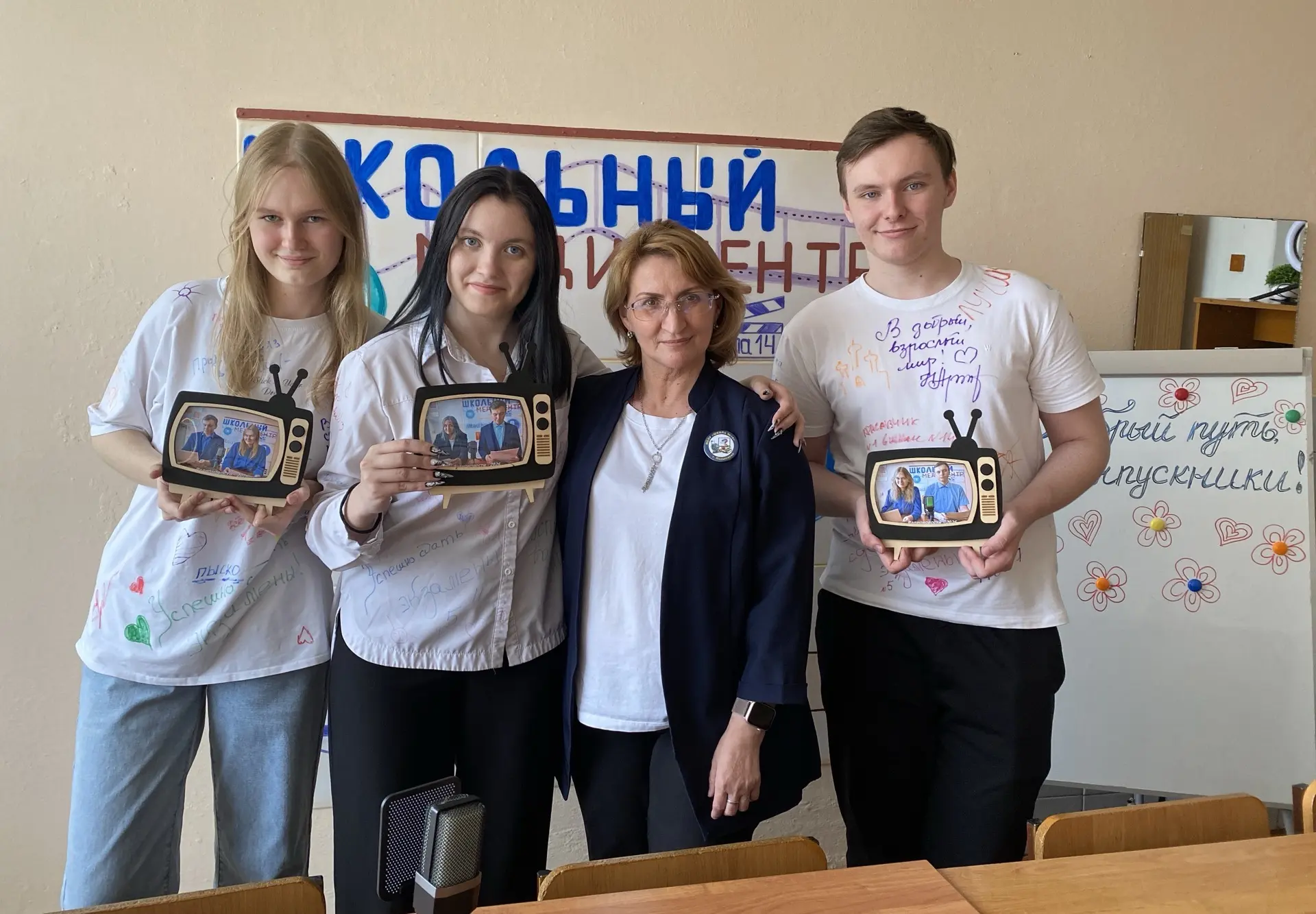 🎙ФИНАЛЬНЫЕ РАДИОНОВОСТИ 
Сегодня - последний выпуск в этом учебном году. И сегодня для некоторых ра