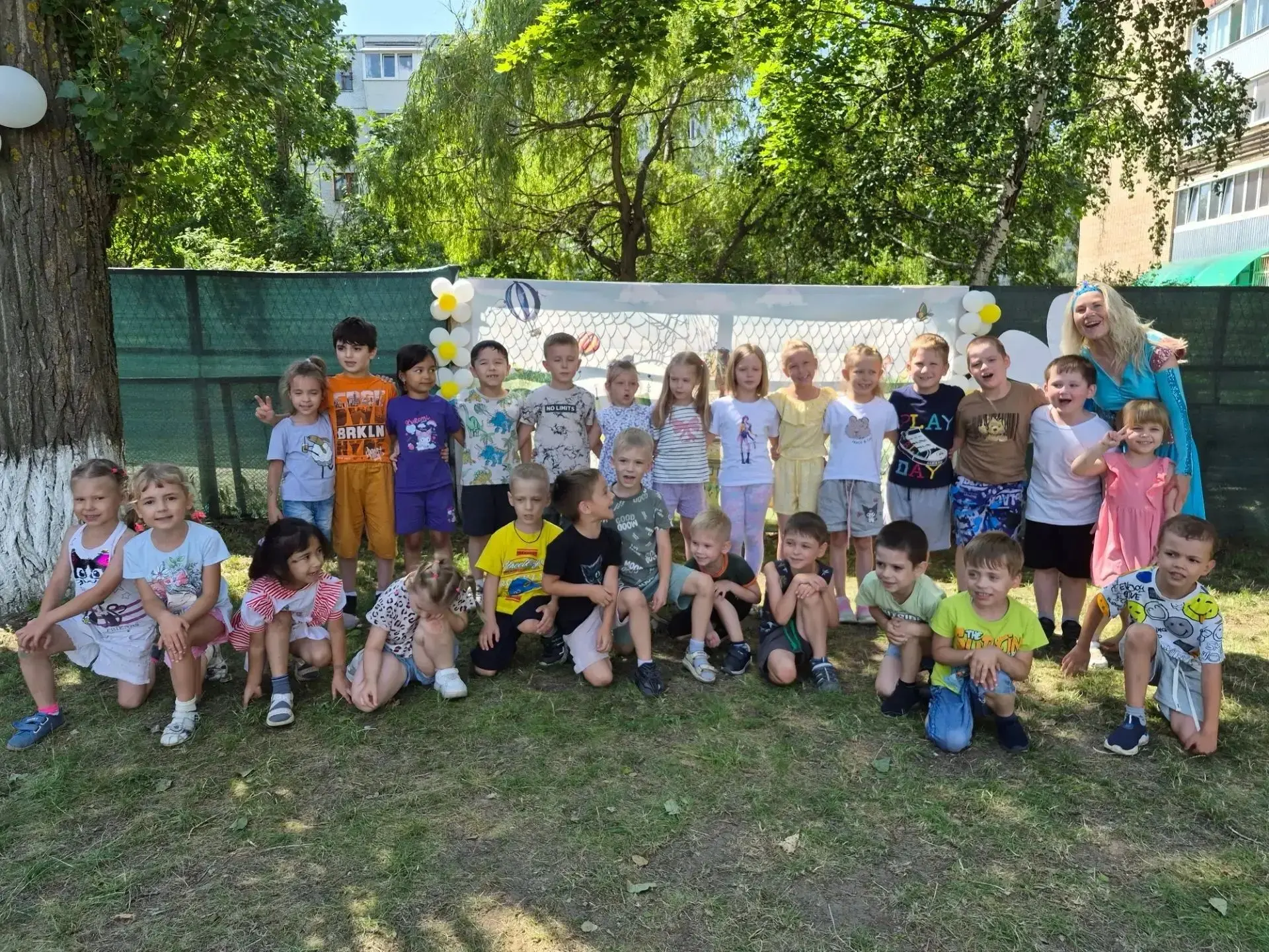 08.07.2026 более 100 воспитанников детского сада "Песенка" приняли участие в праздничном мероприятии