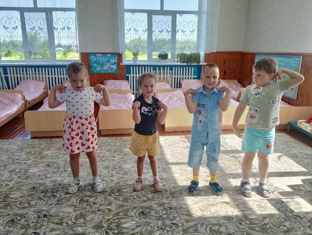Утренняя зарядка в детском саду — это не просто часть распорядка дня, это настоящий ритуал, который 