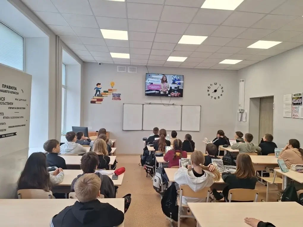 Понедельник в нашей школе по традиции начинается с важных смыслов. Тема новой встречи — «Что значит 