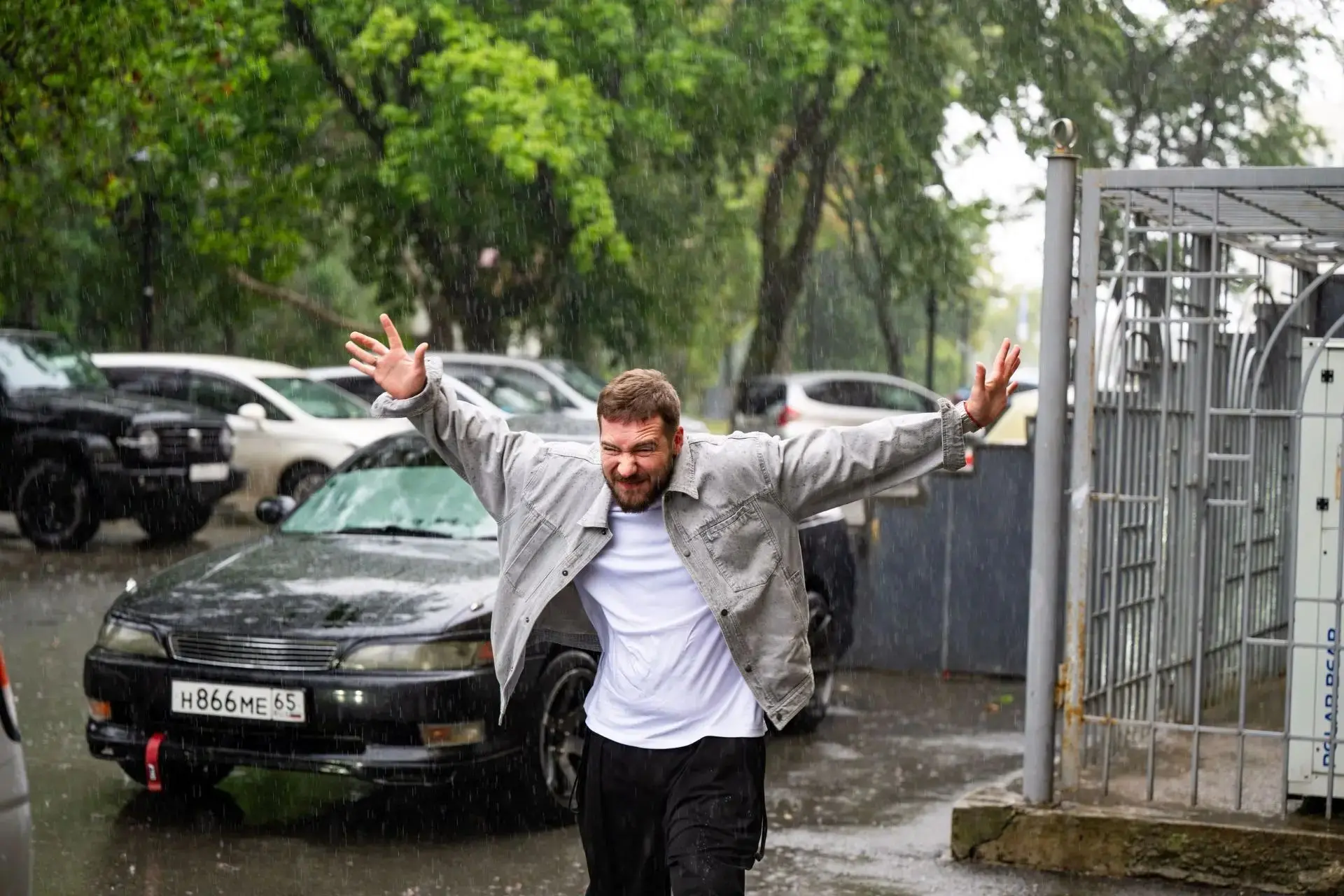 🌧💦 Сегодня утро началось с ливня, но это не помешало Чехов-центру провести традиционн...