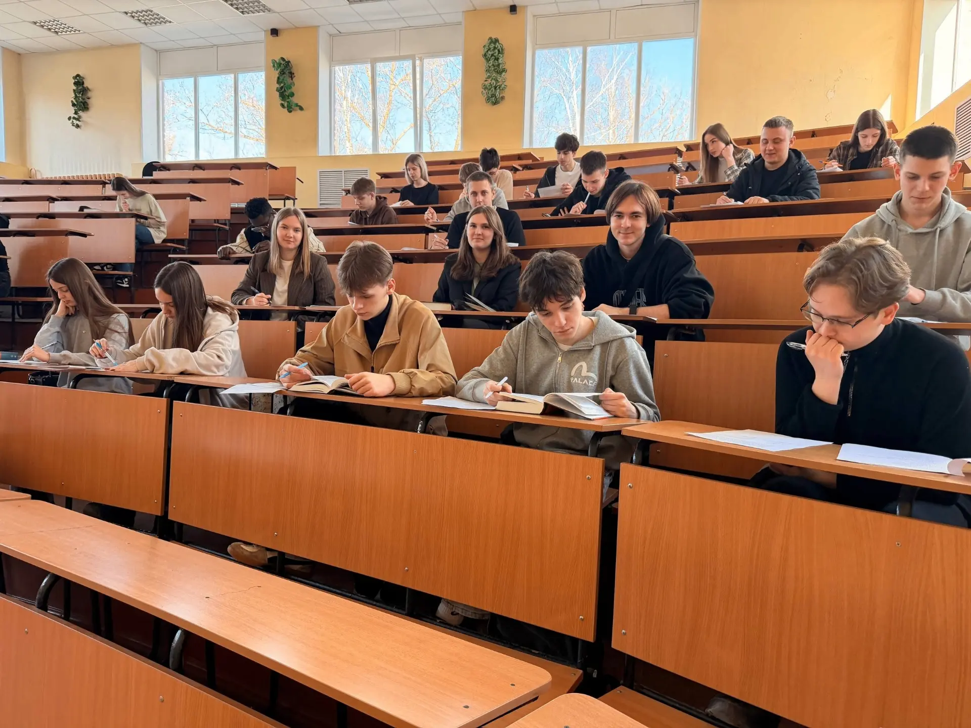 На базе кафедры русского и иностранных языков БГИТУ состоялась региональная Олимпиада по иностранным