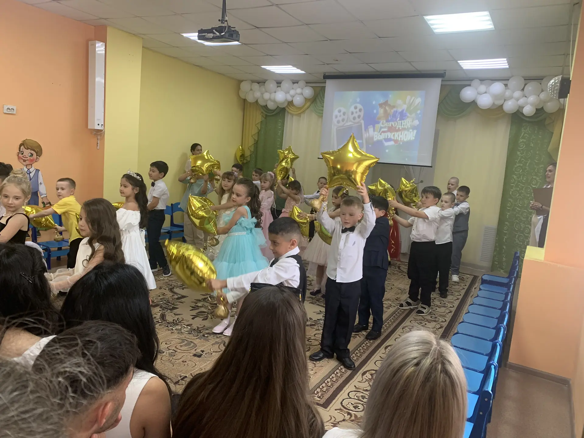 Сегодня  свой прощальный, самый теплый и душевный праздник прошел в подготовительной гр...