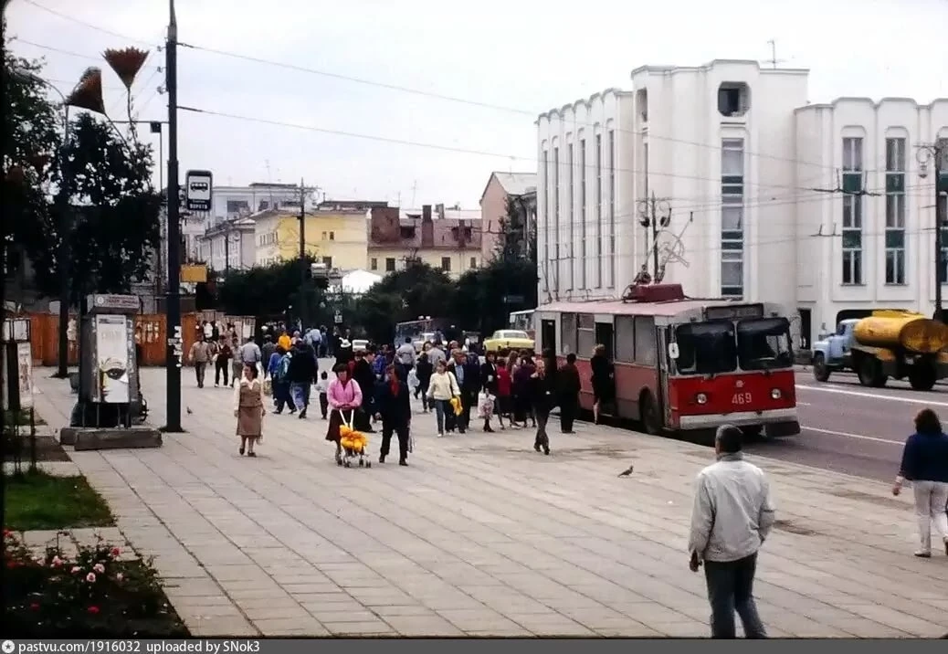 Цeнтp Βлaдимиpa. 1990 гoд.

 Про Город | Новости Владимира и области

➡️Мы ВКонтакте
➡️ Мы в телегра