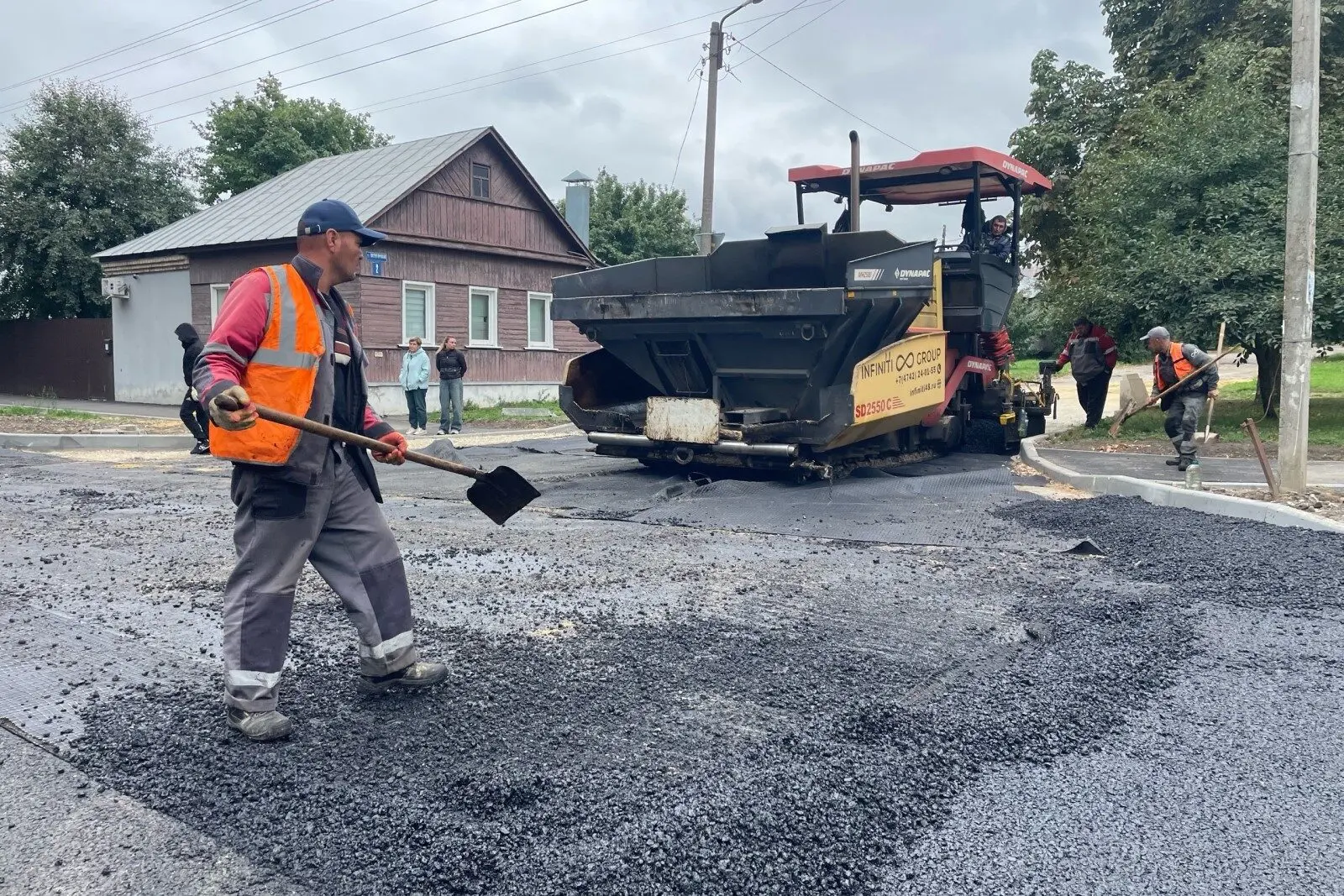 🚧 Дорогу на Социалистической в Тамбове ремонтируют с опережением графика. 🛠️