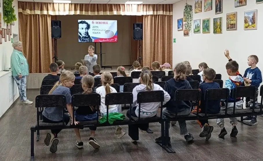 Сегодня был насыщенный день у ребят! После зарядки и завтрака отправились в клуб. В ДК Елена Алексан
