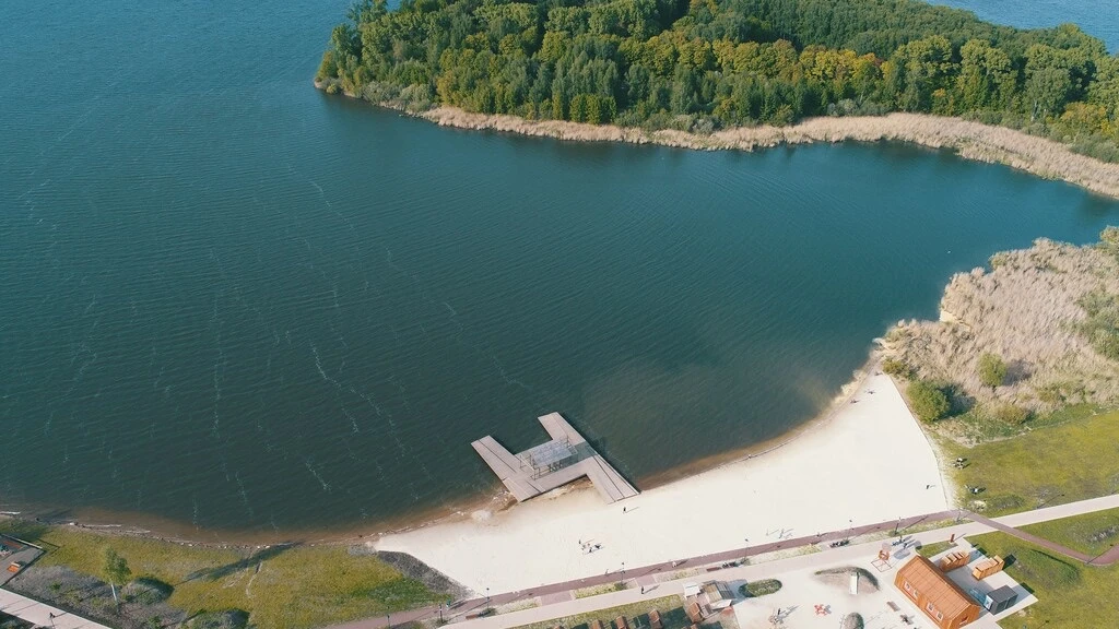В Подмосковье в 2026 году для купания открыли 90 пляжей: четыре из них — в Солнечногорске 🏖️
 
Где 