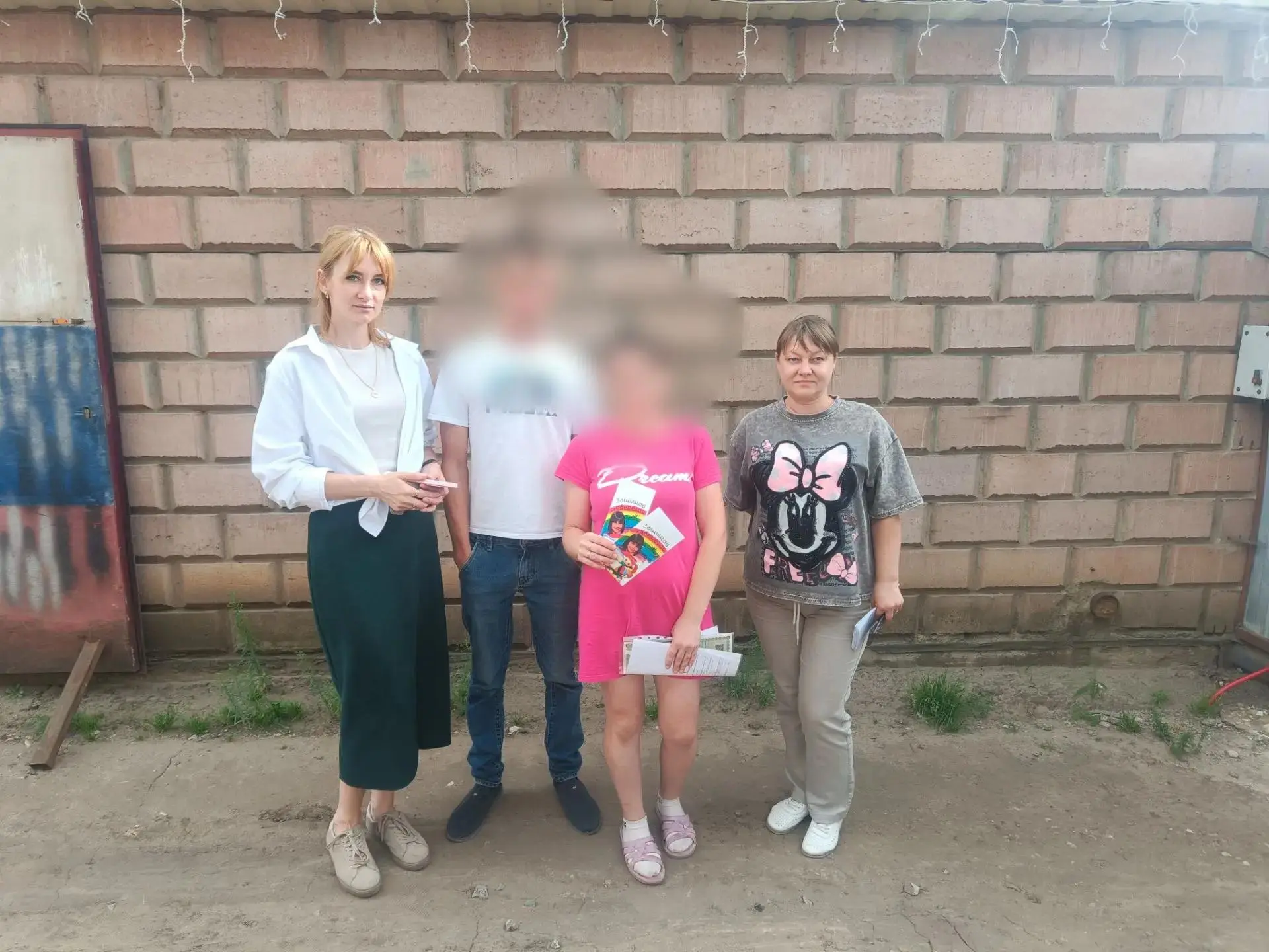 Специалисты отделения профилактики безнадзорности несовершеннолетних Аткарского КЦСОН в...