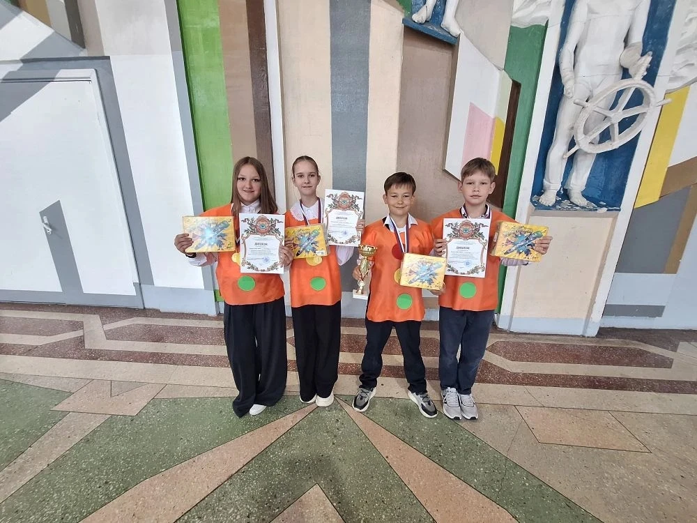 🎉 Ура! Отряд ЮИД 4 «В» класса  снова на пьедестале — победа в областном конкурсе «Безопасное колесо»