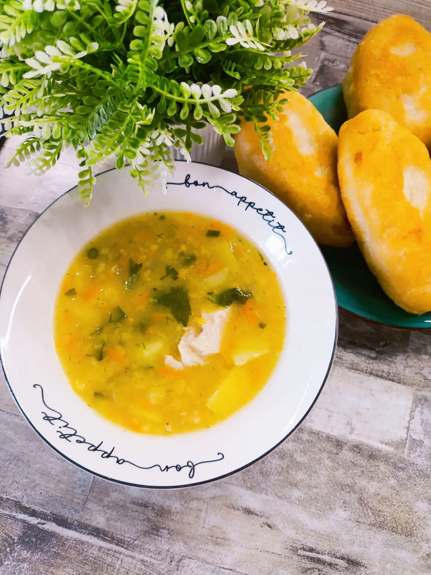 Погода радует дождиком 😉
А на столе сразу хочется  вкусного и согревающего. Сегодня  в меню – горох