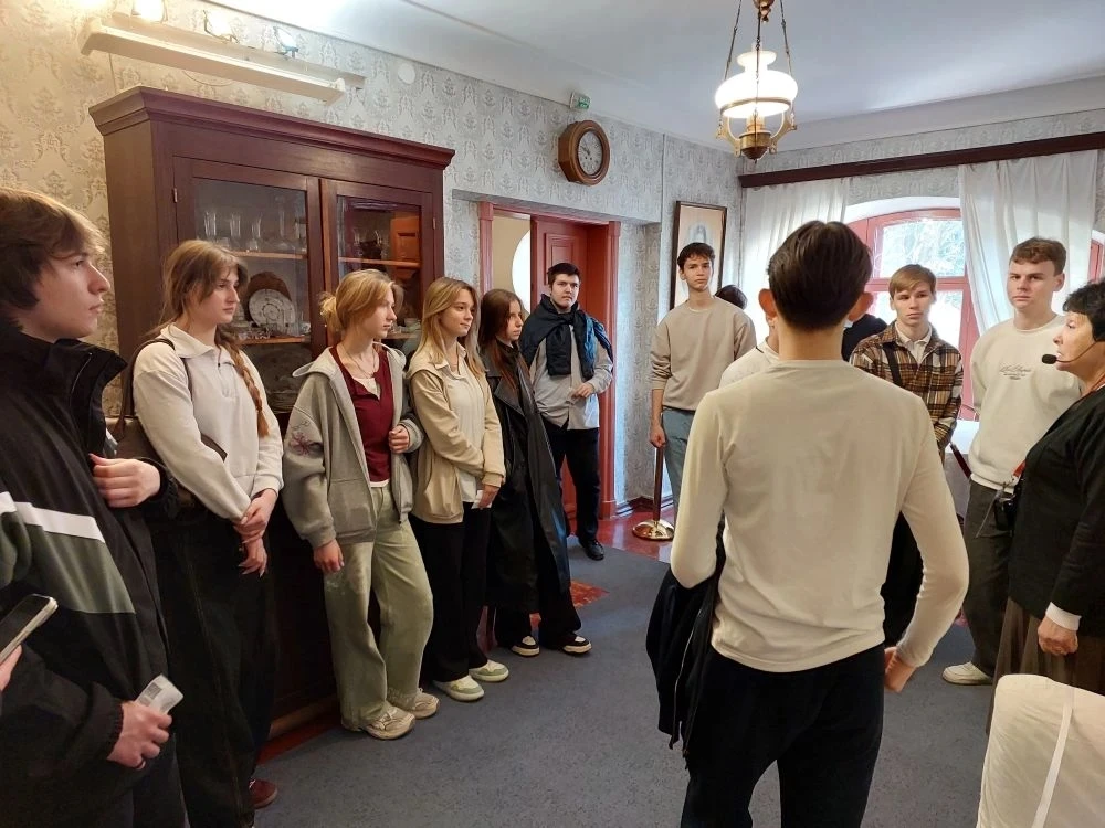 Ученики 10‑А класса  побывали в  гостях у Антона Павловича Чехова!  Тихое очарование ялтинского дома