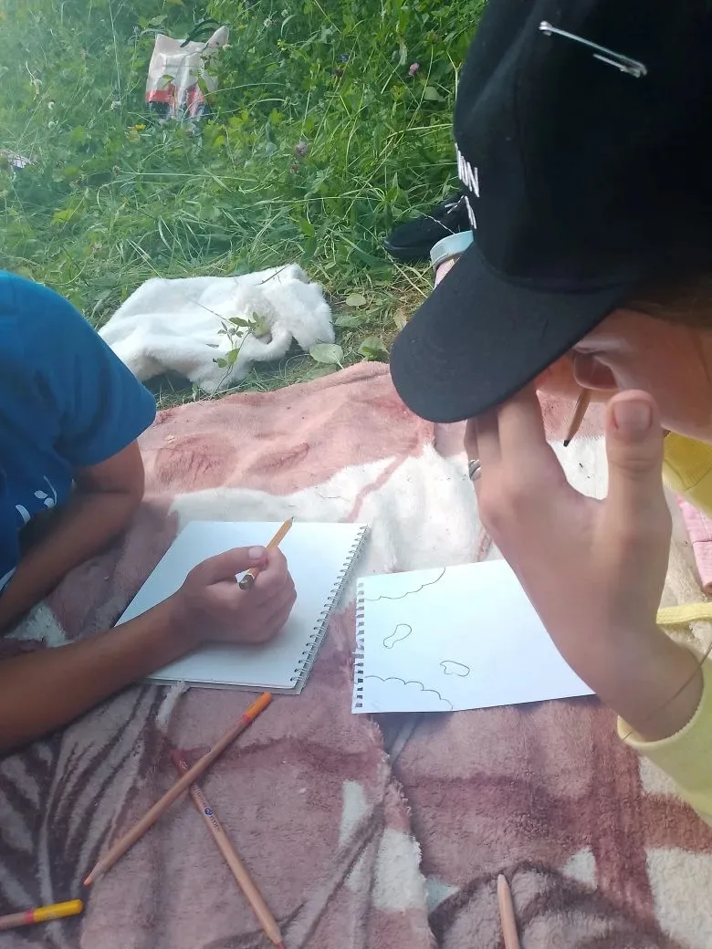 🎉 День на природе с кружком «Радуга»! 🎉

Наши ребята отправились на природу — и день получился
 по