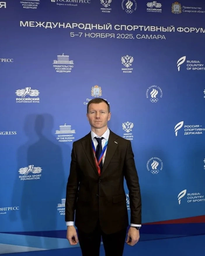 23 мая день рождения празднует директор нашей школы Юденков Евгений Александрович 🎉