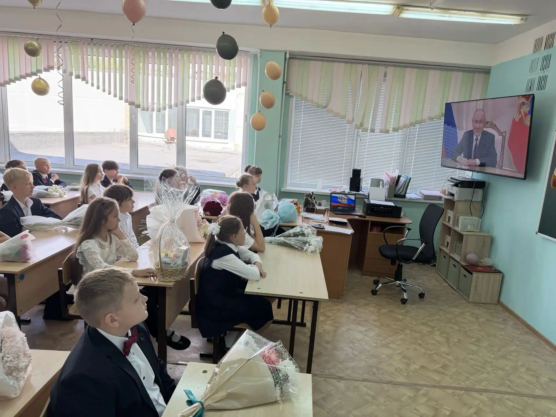 🎓 С Днём знаний и первым «Разговором о важном»!