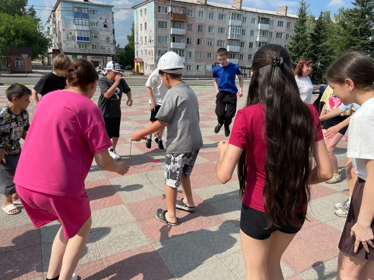 10 июня на летней детской площадке «Творчество народов России» состоялся насыщенный день!

Программа