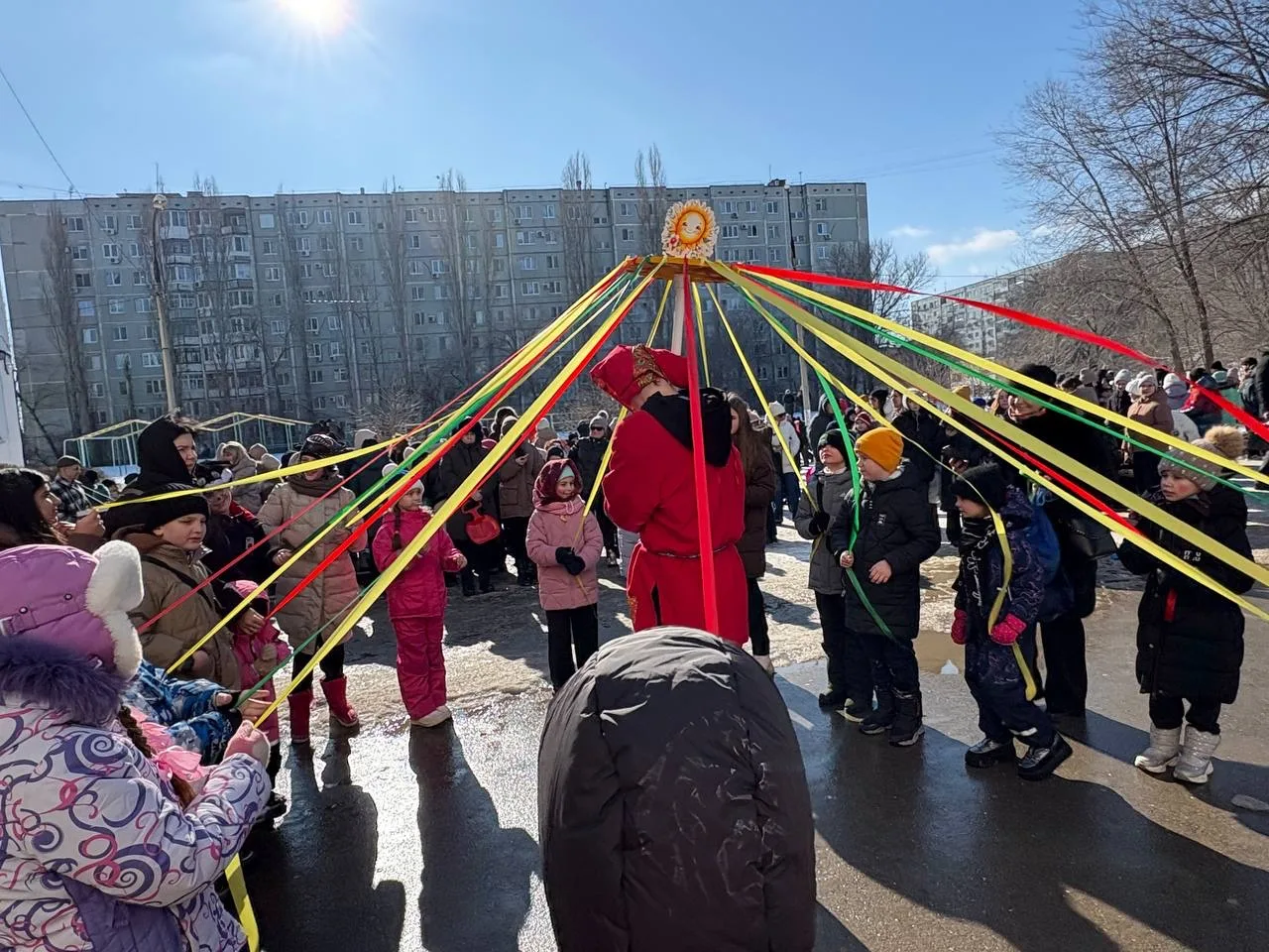 🧁🥞🎉 В МОУ СШ № 5 прошёл праздник Широкой Масленицы! 🥞🧁  Мы весело провели время: участвовали в конку