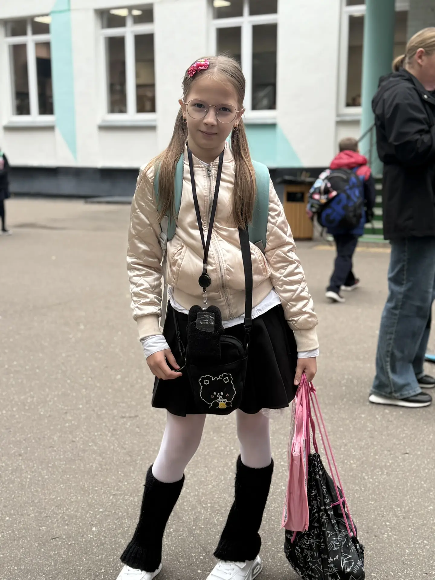 Всех школьников сдала. Студентку высадила у метро.