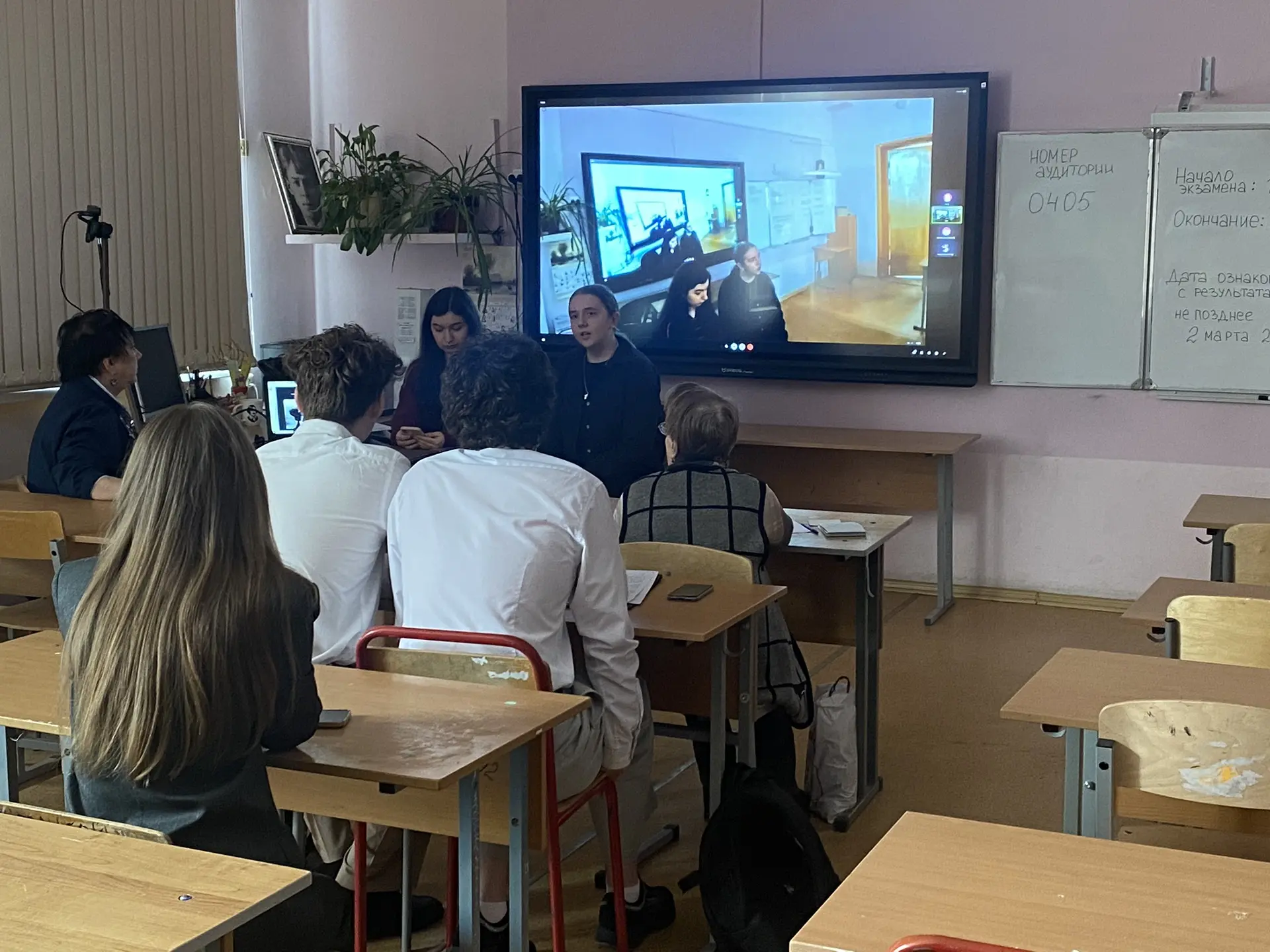 🏆 Ученицы 10 «Б» класса Эмилия и Виталина заняли I место на Московской исторической конференции школ