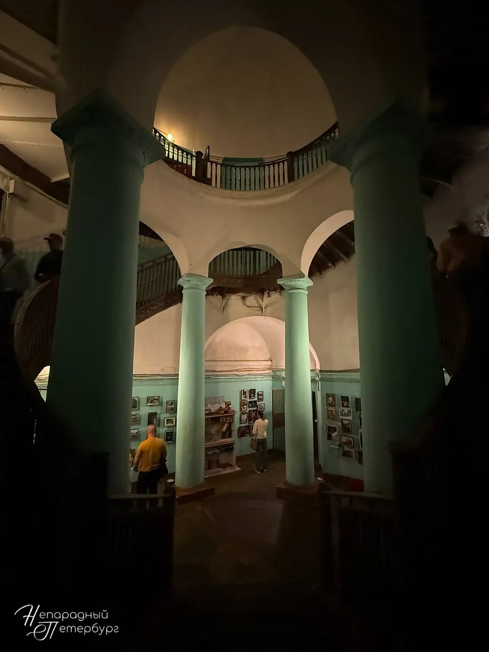 Экскурсия по мистическому Петербургу⚡️

Петербург известен величественной архитектурой и парадными ф