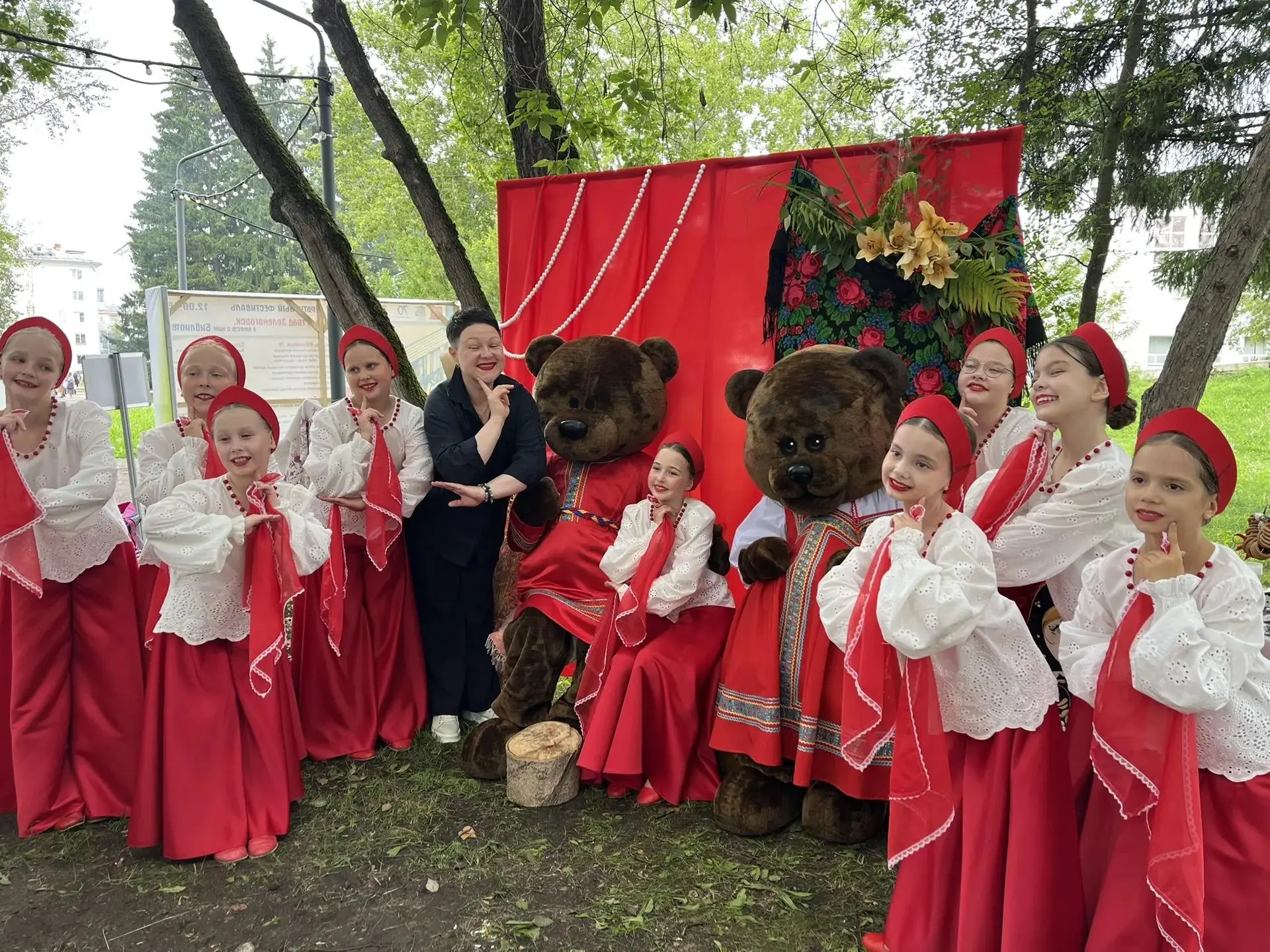 «Рос славный град Зеленогорск, а вместе с ним Библиотека».

18 июля горожан в Литературном сквере жд