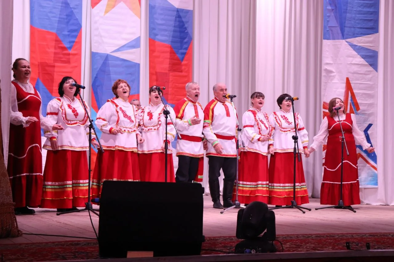 24 мая народный самодеятельный коллектив хор "Калинка" (руководитель Мусина Оксана Васильевна, акком