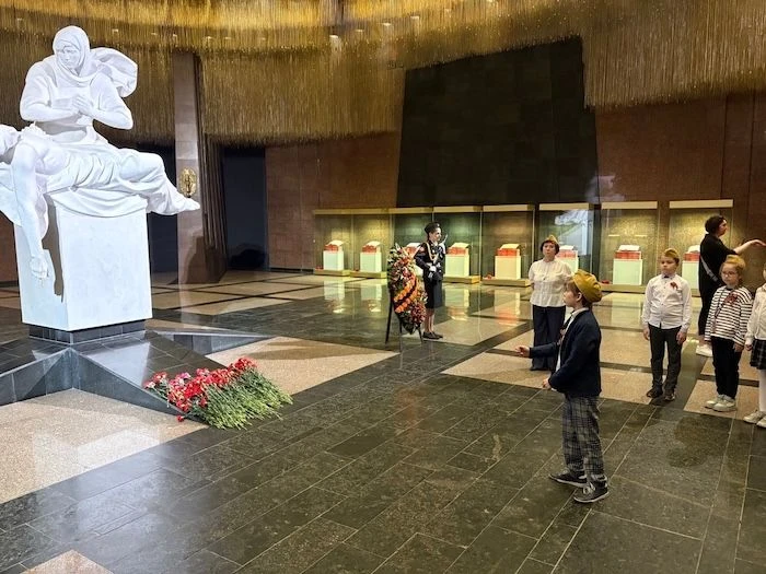 🪖 Памятное патриотическое мероприятие   В преддверии 81-годовщины Победы под руководством М.В. Роман