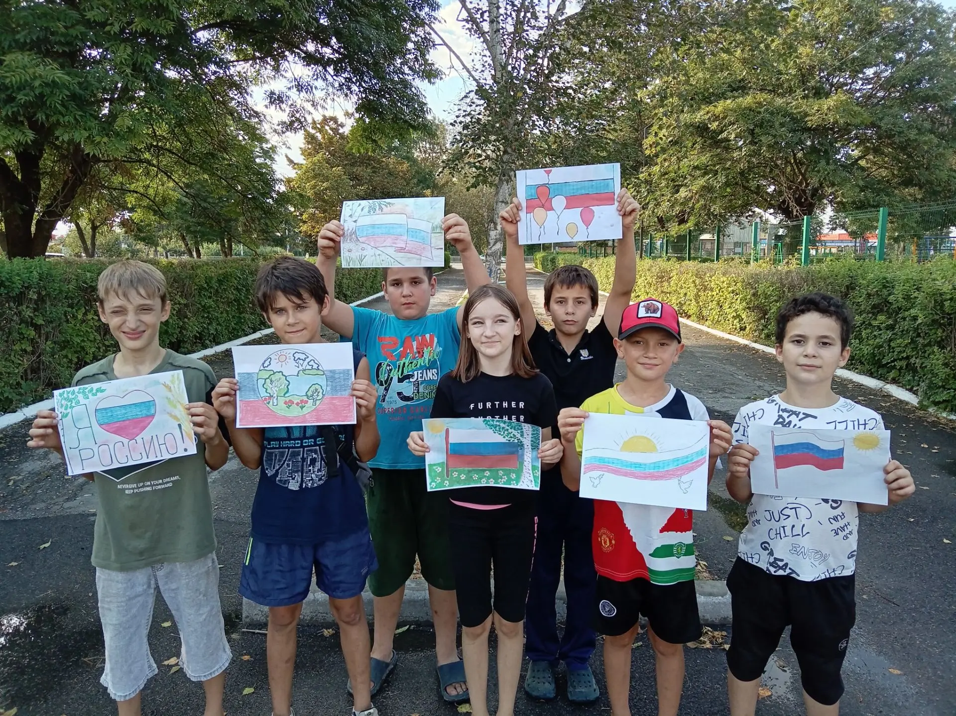 Накануне празднования Дня Государственного флага РФ в ДК с.п. Октябрьское проведена выс...