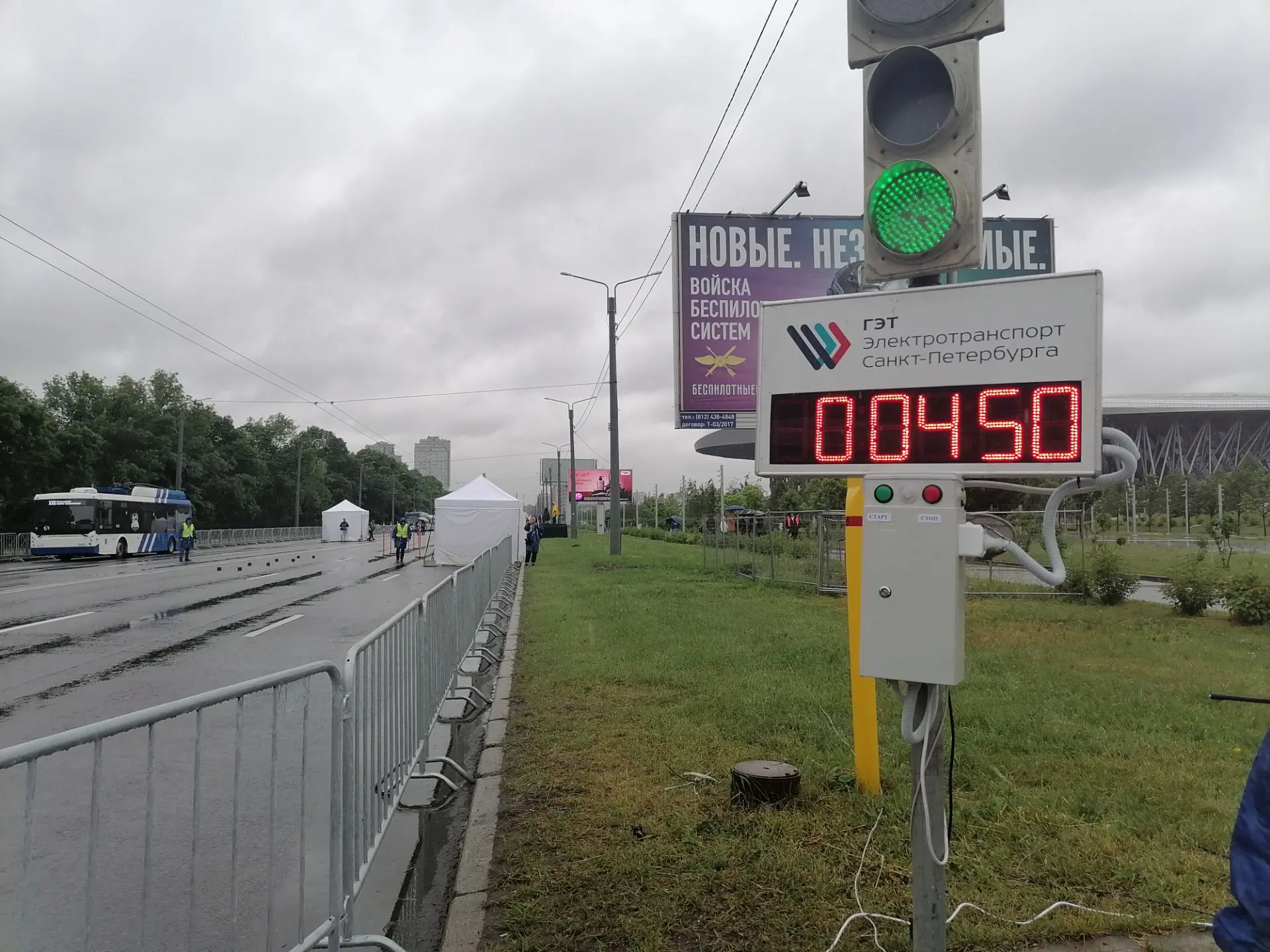 Петербург сегодня стал троллейбусной столицей России.

Сейчас на проспекте Гагарина проходит XXII Вс