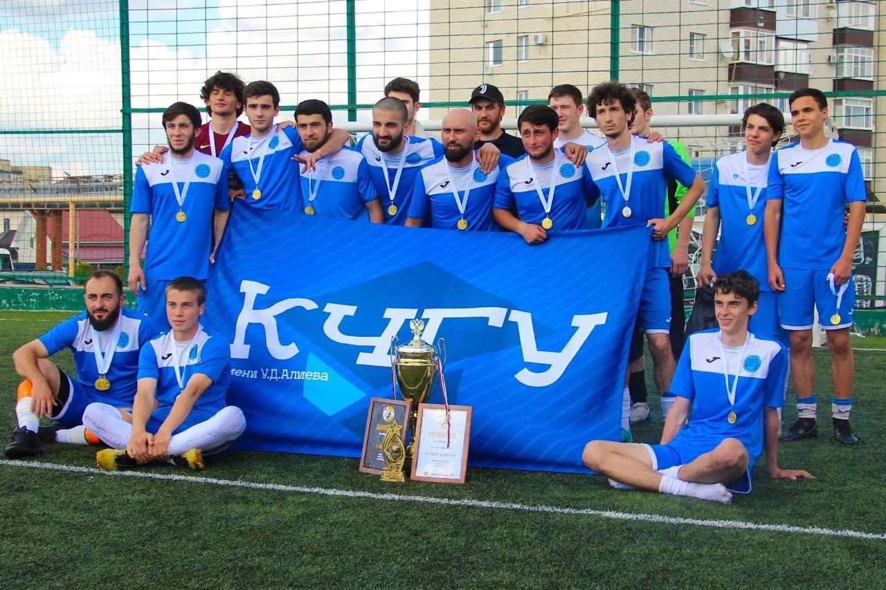 ⚽ Сегодня — Всероссийский день футбола!  Поздравляем сборную команду КЧГУ по футболу с их праздником