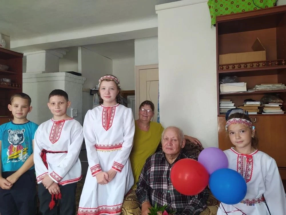 В деревне Богданово состоялось торжественное поздравление с 80-летием Ивана Николаевича Цапаева. Это