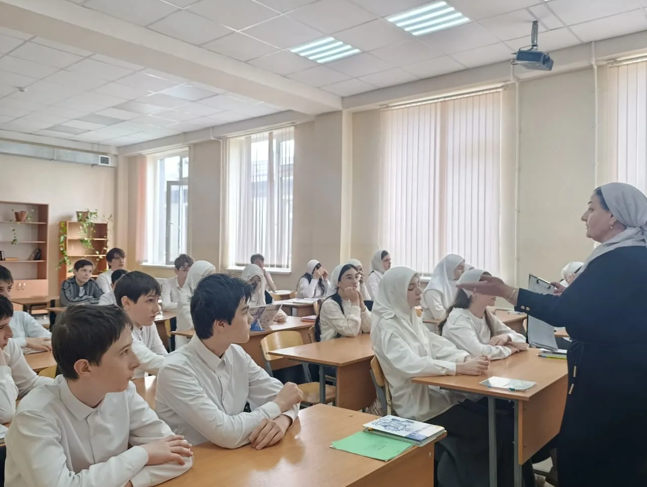 В рамках традиционной весенней Недели психологии в МБОУ "СОШ34 г.Грозного" были проведены акции,бесе