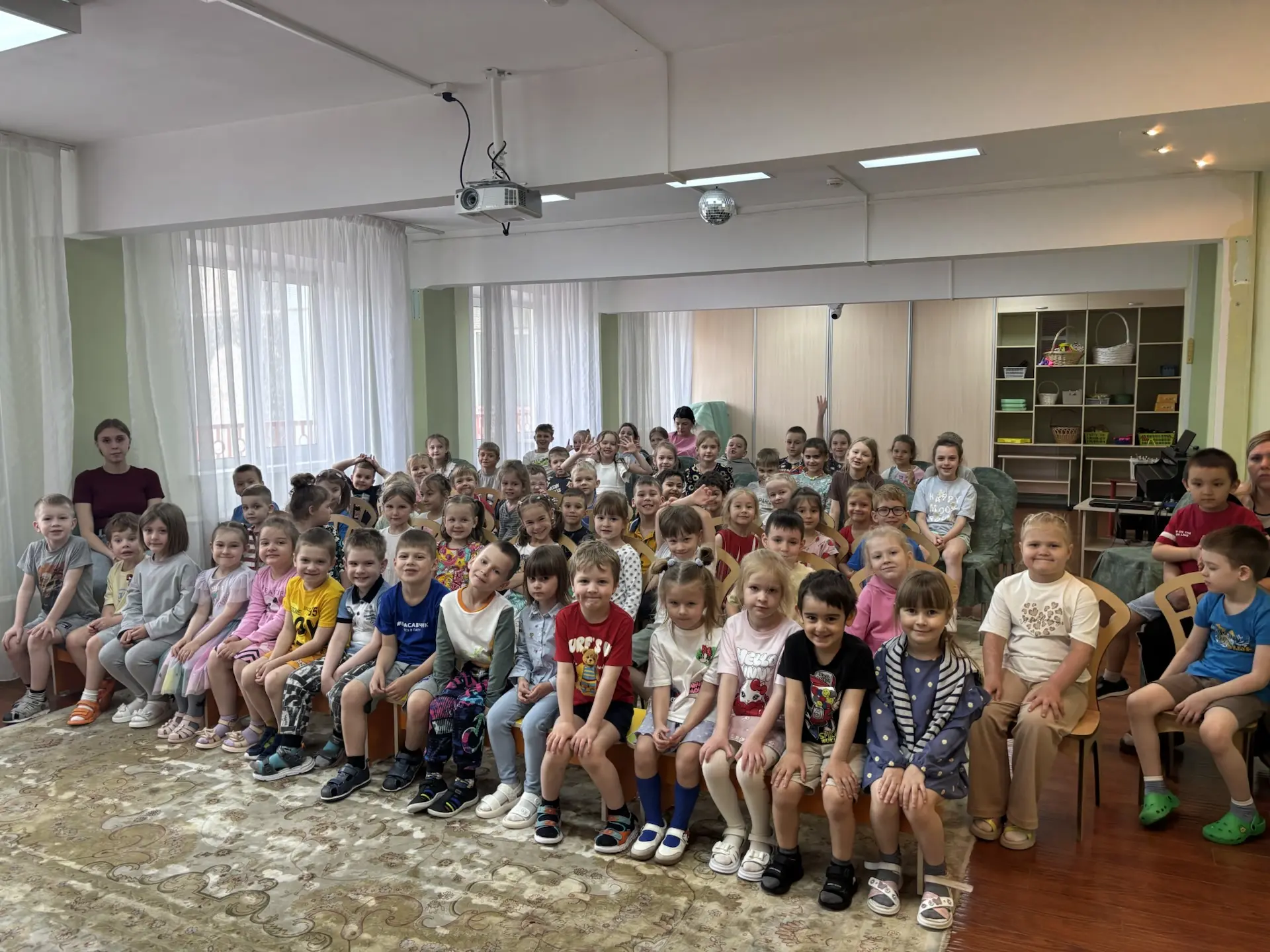 В нашем детском саду прошёл кукольный спектакль «Ворона, которая не знала слово “пожалу...