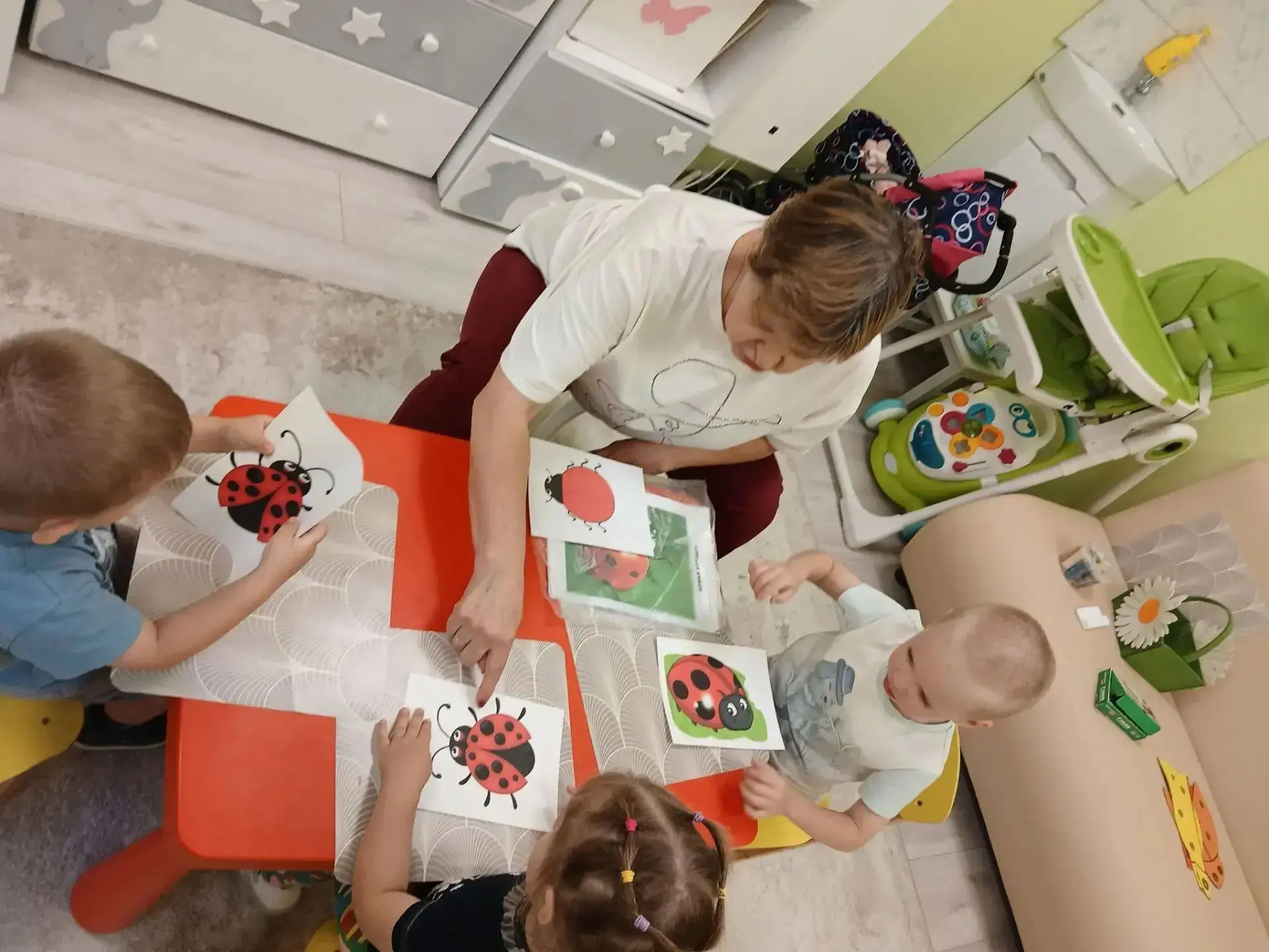 🐞Наши маленькие воспитанники продолжают изучать удивительный мир насекомых!
