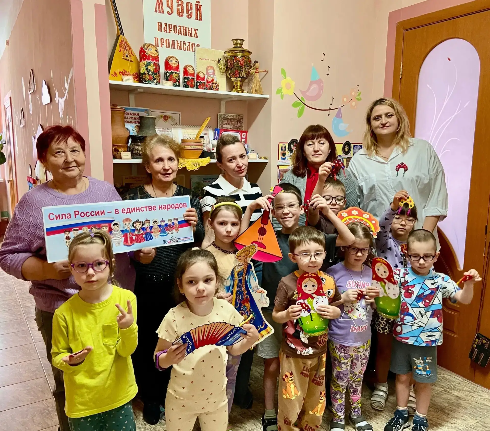 В рамках Года единства народов России сотрудники Культурного центра семейного чтения и досуга им. П.