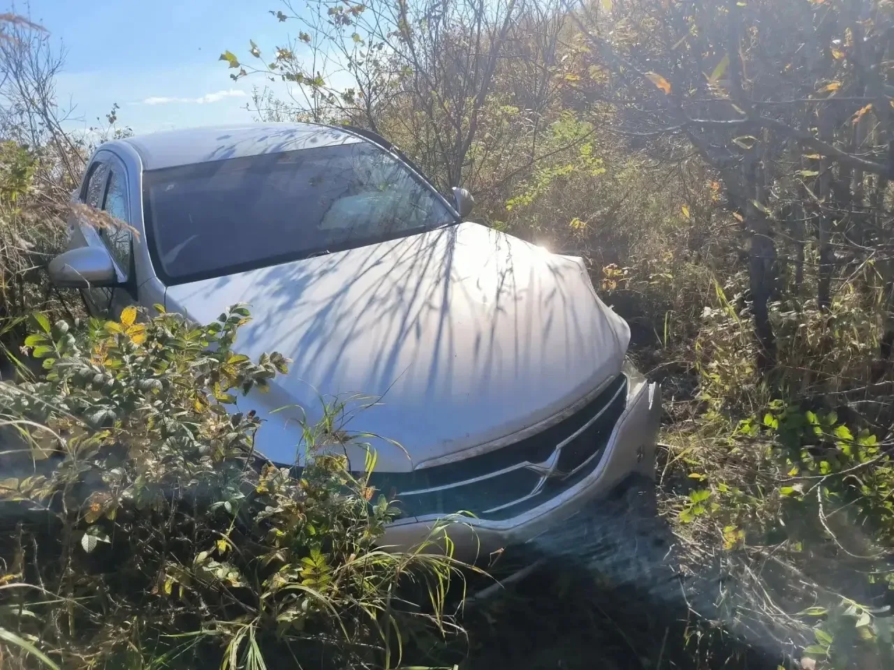 🚑В Поронайском районе при столкновении Toyota Mark X и Toyota Windom пострадала женщина