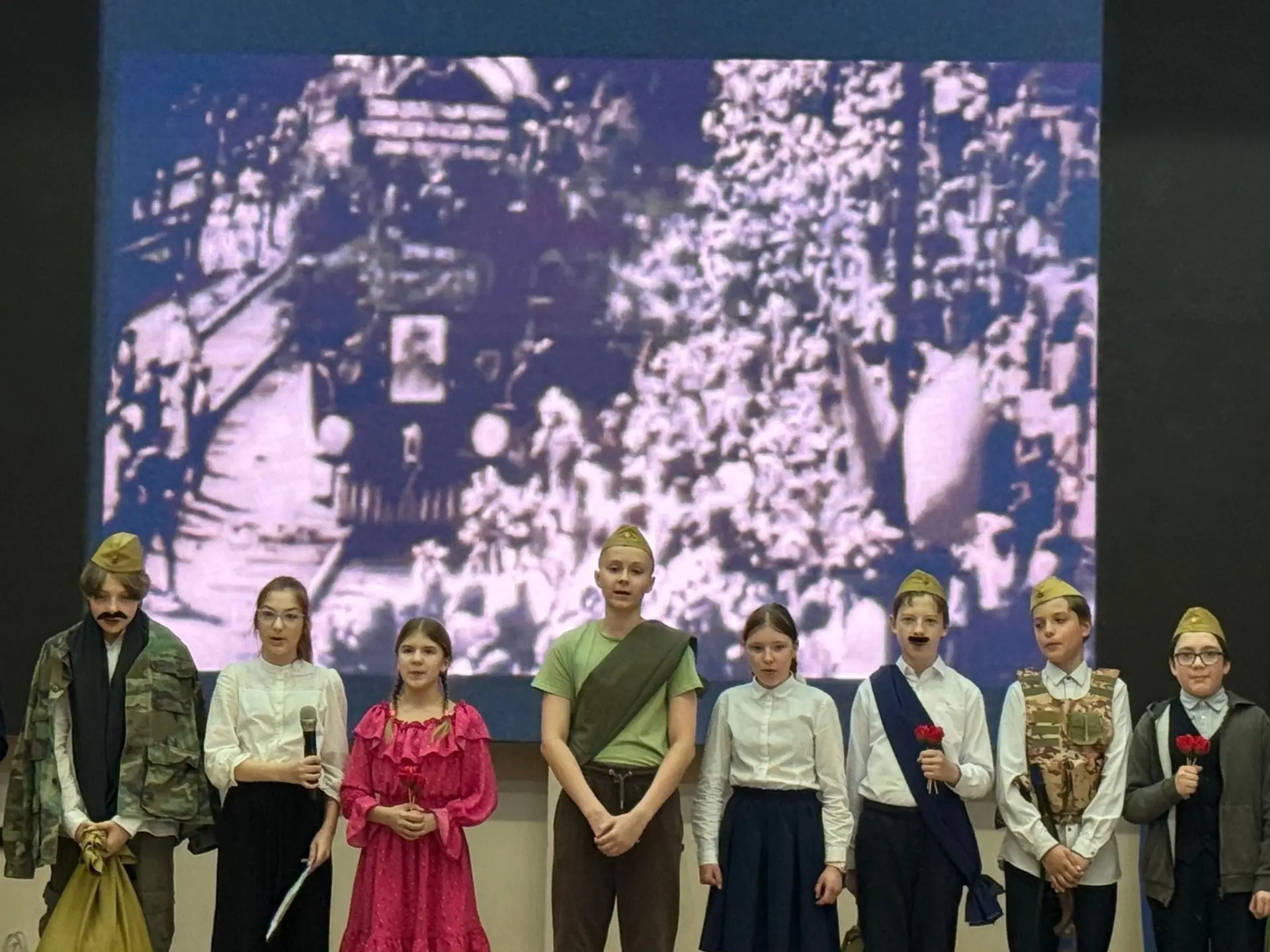 ✨В нашей школе идут не просто выступления — идёт живая история памяти. 5 мая на сцену вышли учащиеся