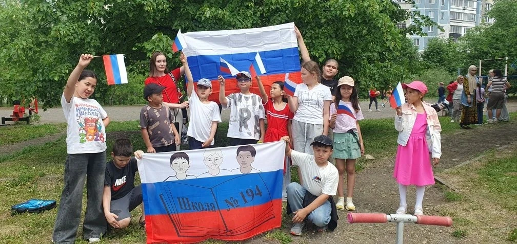 С Днём России!

В преддверии государственного праздника в лагере дневного пребывания «Дружные ребята