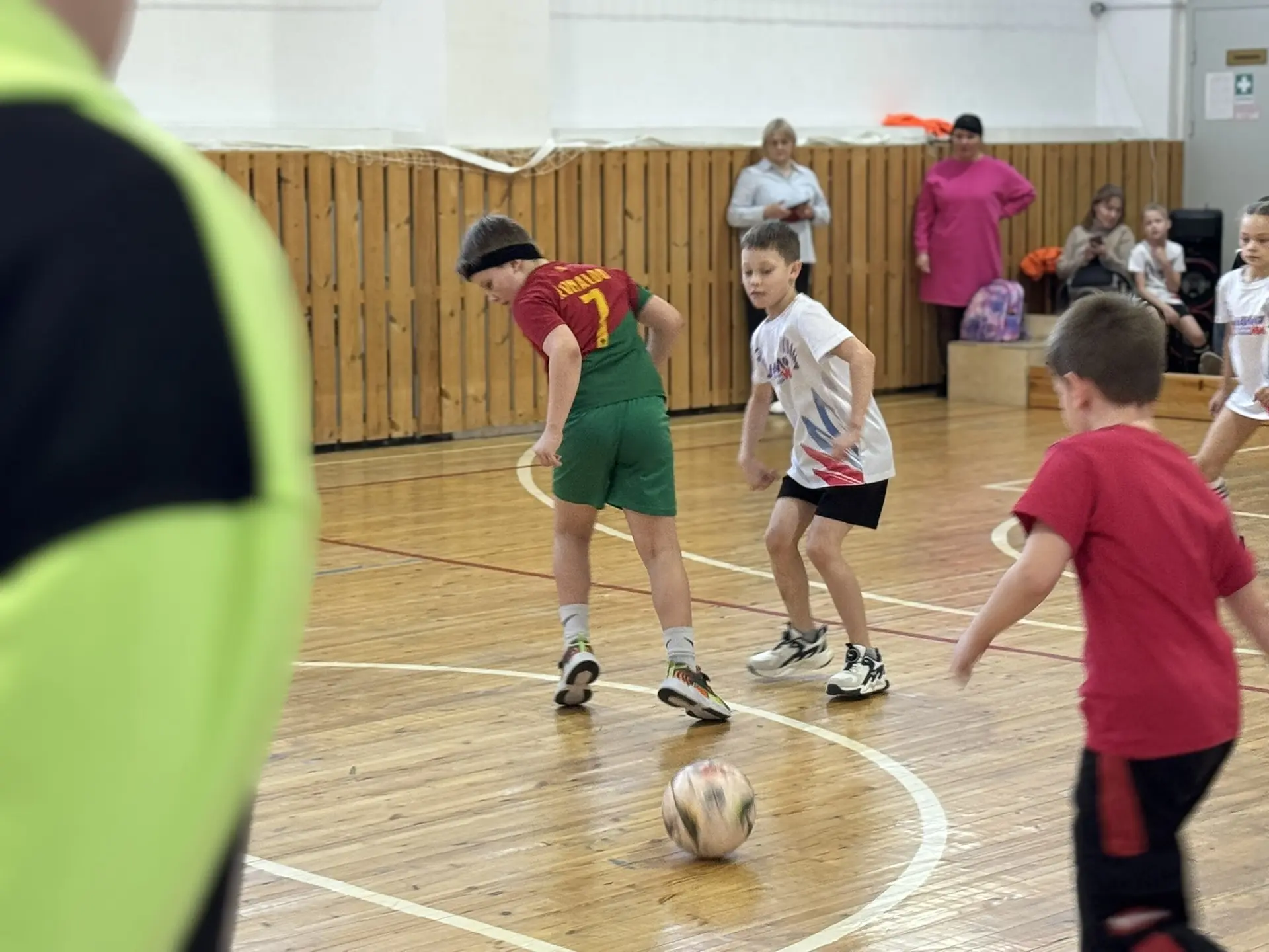Турнир по мини-футболу ⚽❤️  Сегодня в спортивном зале гимназии кипели нешуточные страсти! Турнир по 