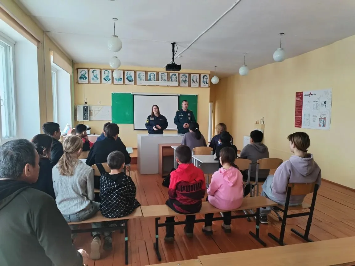 Встреча с сотрудниками МЧС в школе